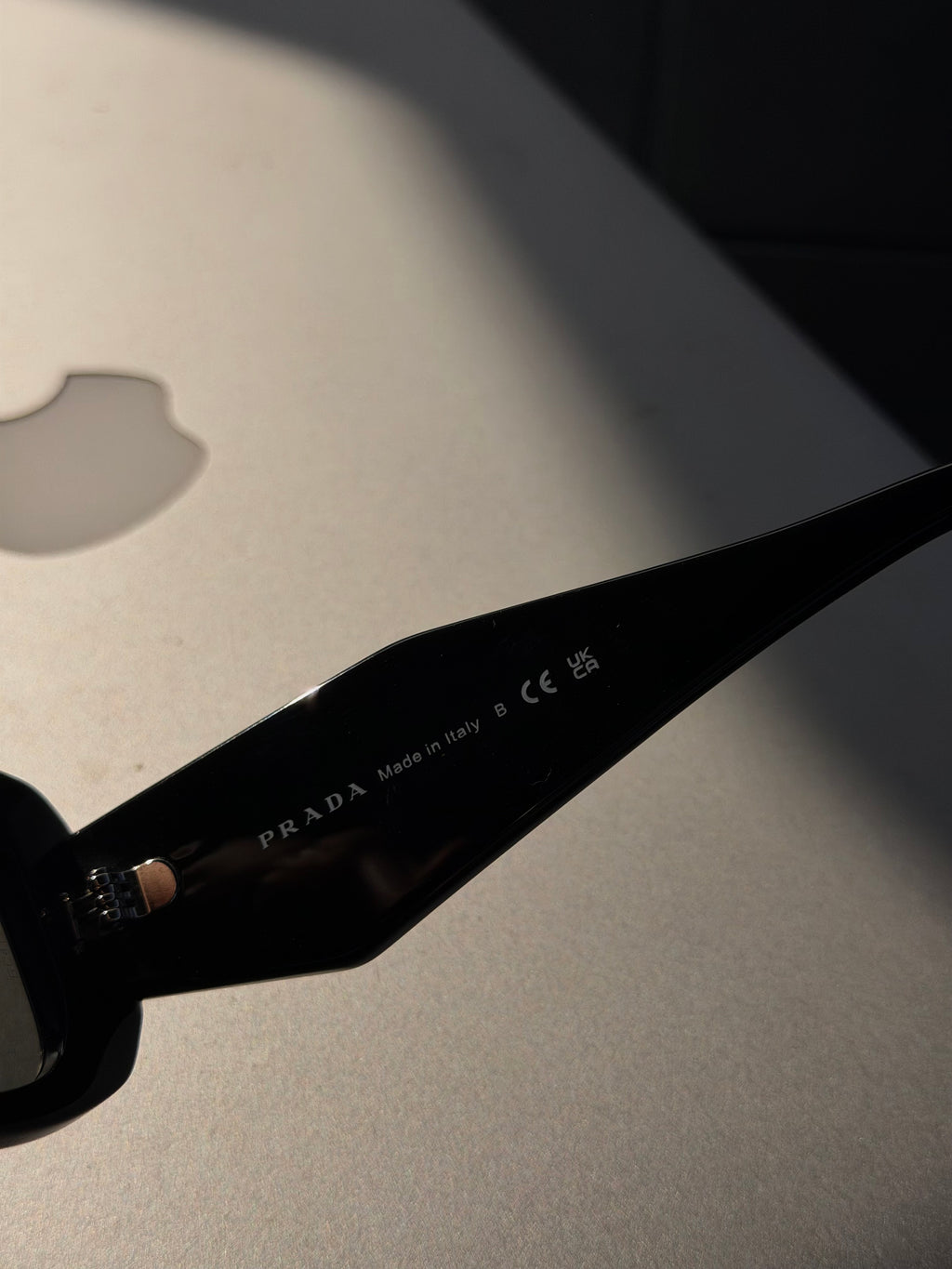 Lentes Prada Milano Symbole PR 17WS(2025) Semi-Nuevo