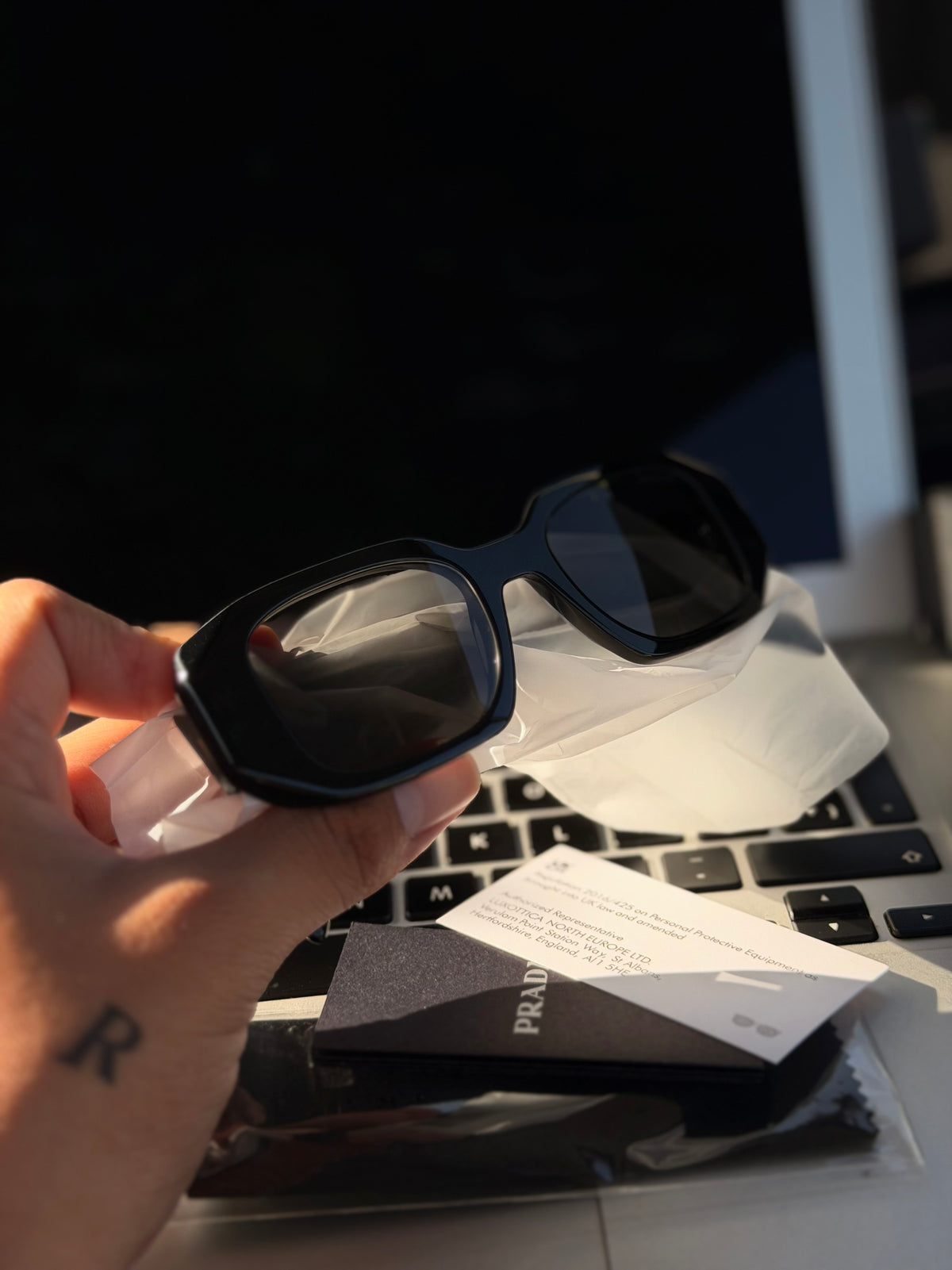 Lentes Prada Milano Symbole PR 17WS(2025) Semi-Nuevo